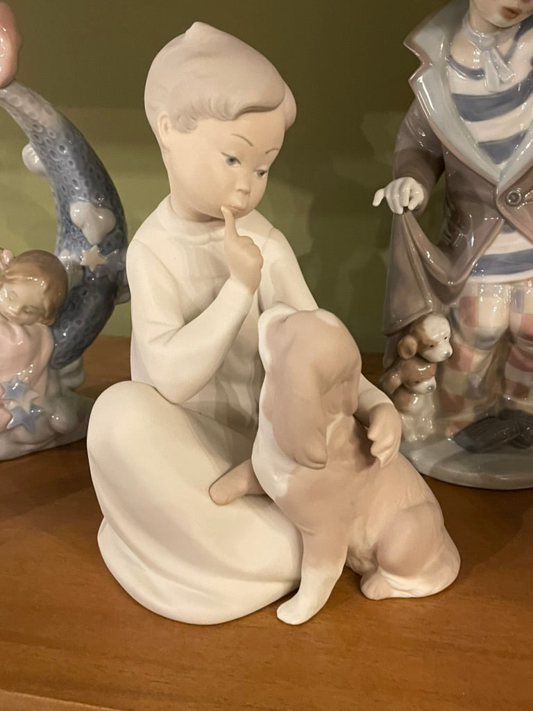 Lladro Shh…Quiet Puppy 4522