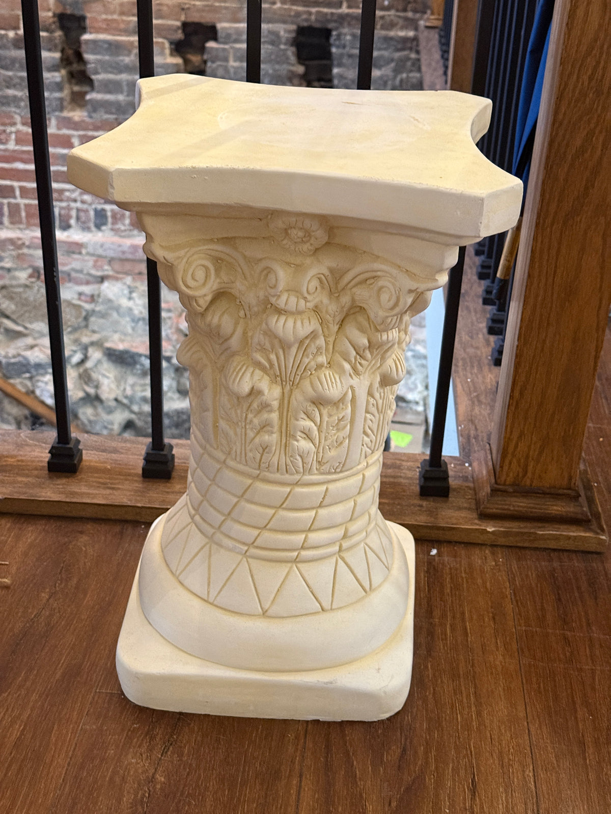 Porcelain Pedestal 18 "