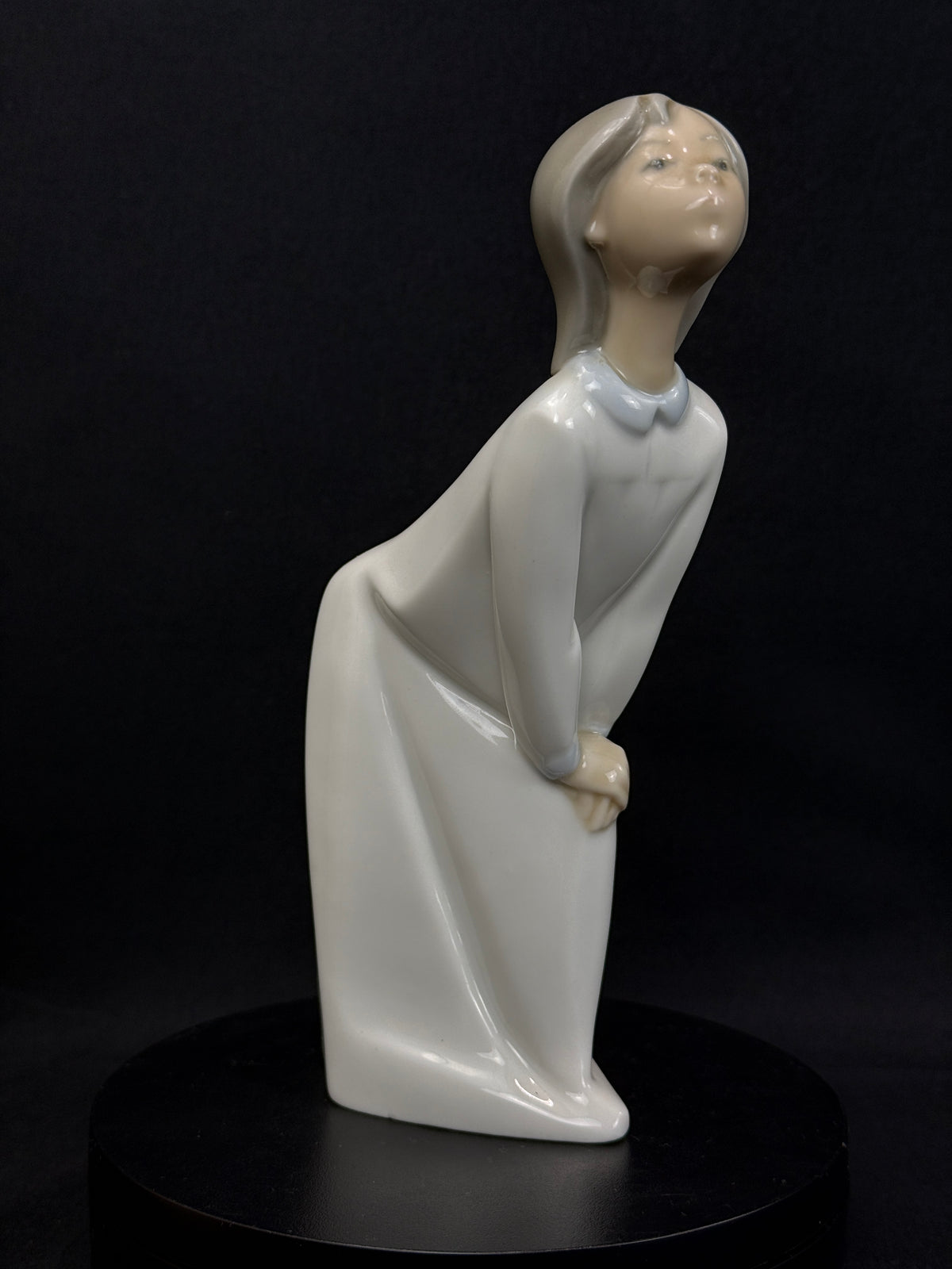 Nao by Lladro Kissing Girl 4873